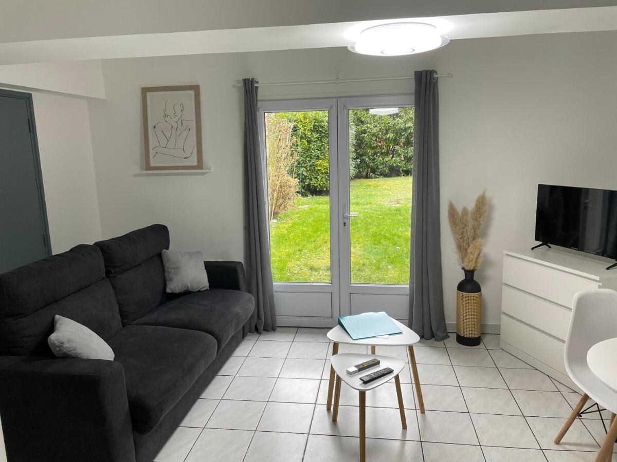Le First Auversois Charmant Studio Avec Jardinet Apartment Exterior photo