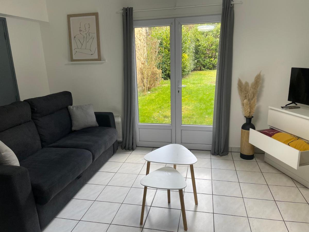 Le First Auversois Charmant Studio Avec Jardinet Apartment Exterior photo