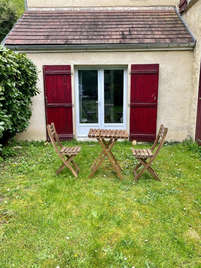 Le First Auversois Charmant Studio Avec Jardinet Apartment Exterior photo